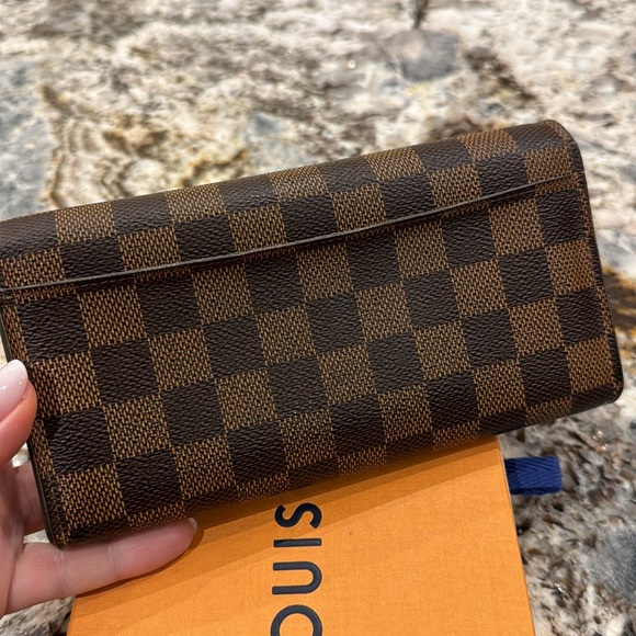 LV Sarah wallet - Picture 7 of 17
